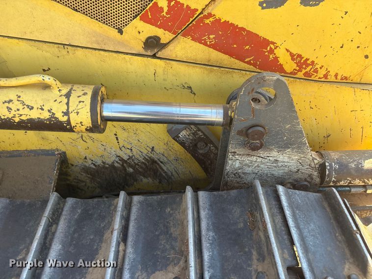 image for item EV2779 2000 New Holland DC80 dozer