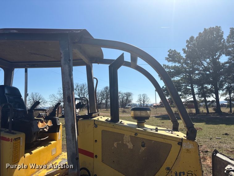 image for item EV2779 2000 New Holland DC80 dozer