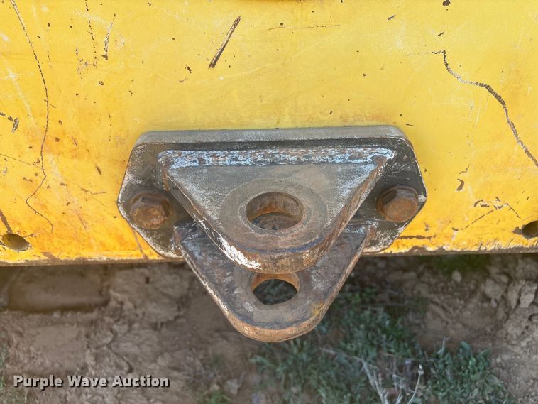 image for item EV2779 2000 New Holland DC80 dozer