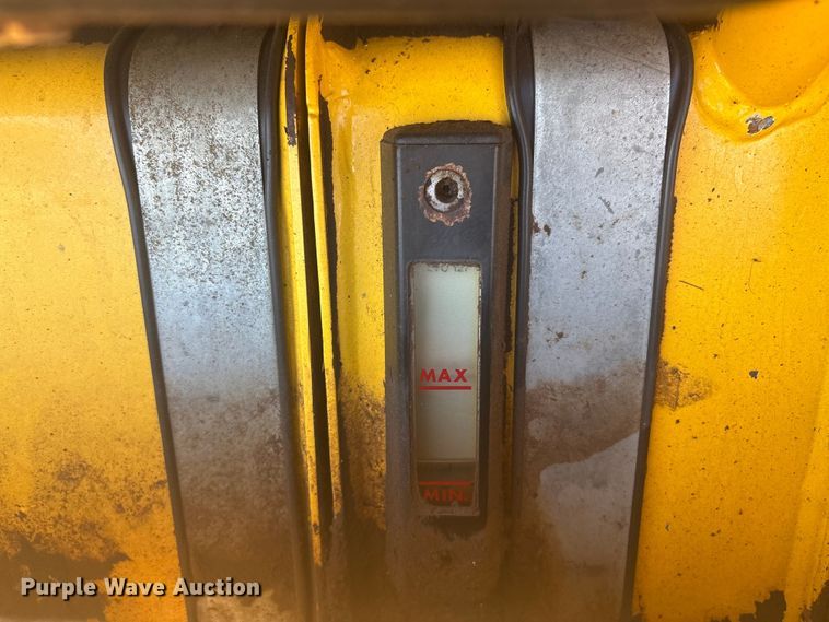 image for item EV2779 2000 New Holland DC80 dozer