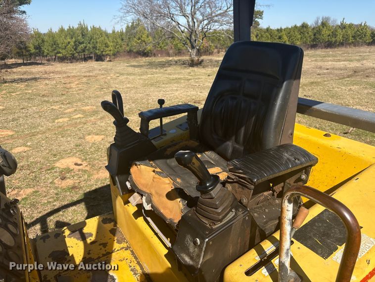 image for item EV2779 2000 New Holland DC80 dozer