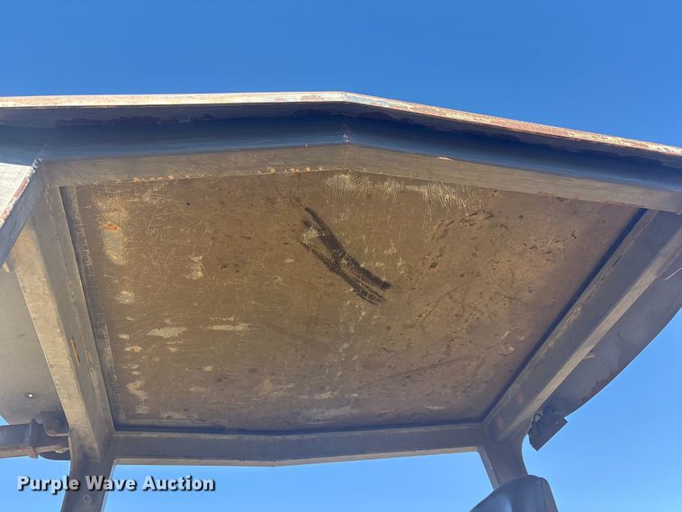 image for item EV2779 2000 New Holland DC80 dozer