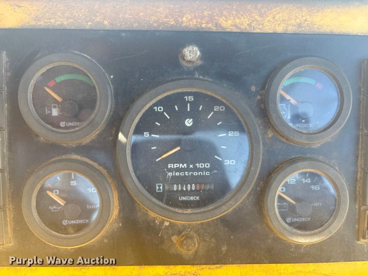 image for item EV2779 2000 New Holland DC80 dozer