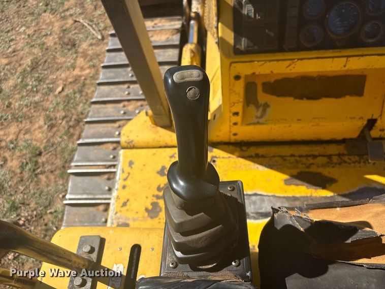 image for item EV2779 2000 New Holland DC80 dozer