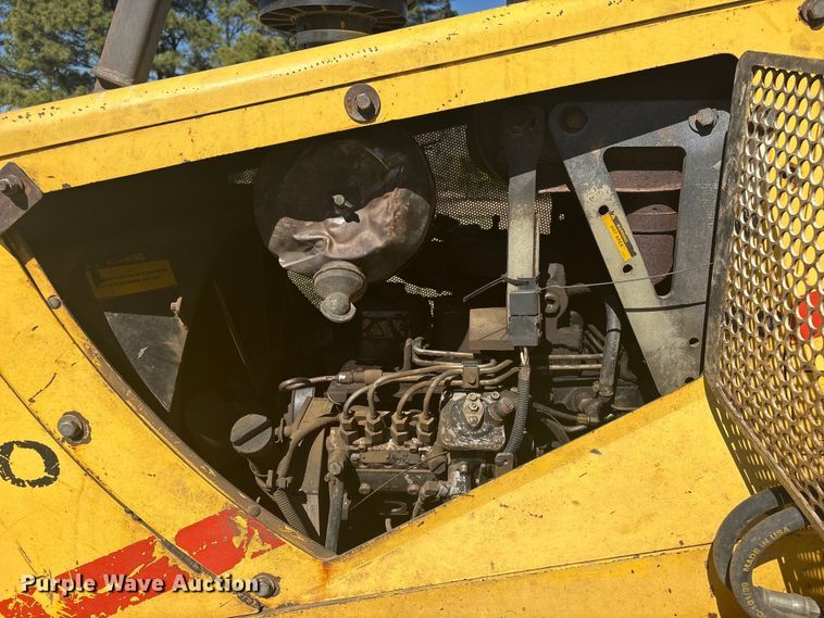 image for item EV2779 2000 New Holland DC80 dozer