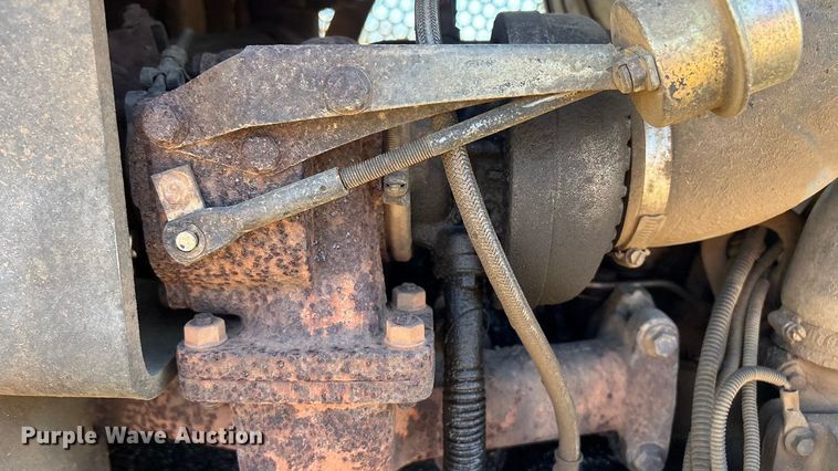 image for item EV2779 2000 New Holland DC80 dozer