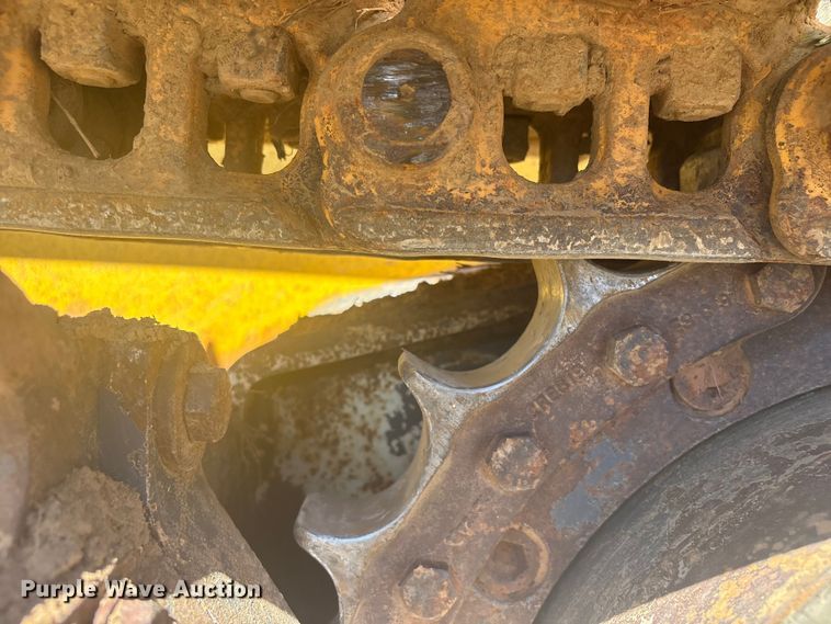 image for item EV2779 2000 New Holland DC80 dozer