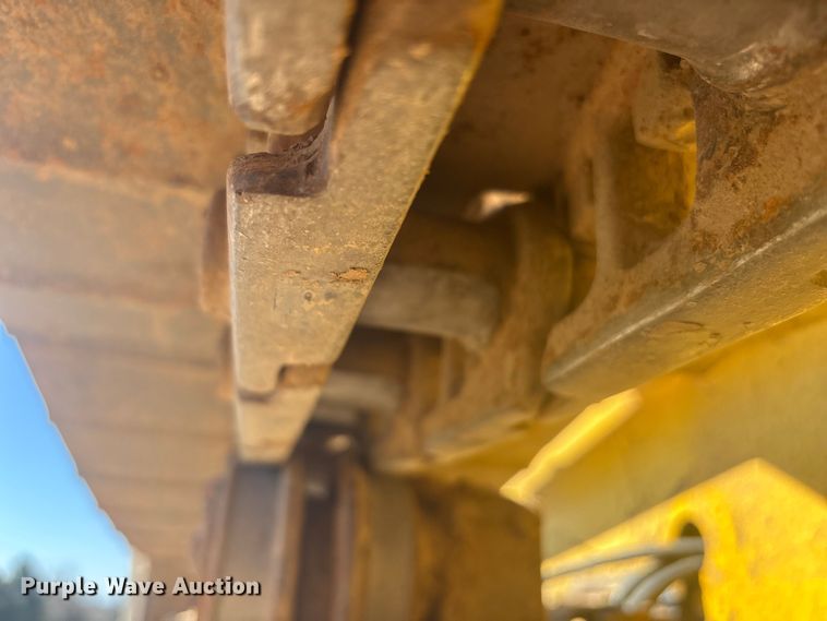 image for item EV2779 2000 New Holland DC80 dozer