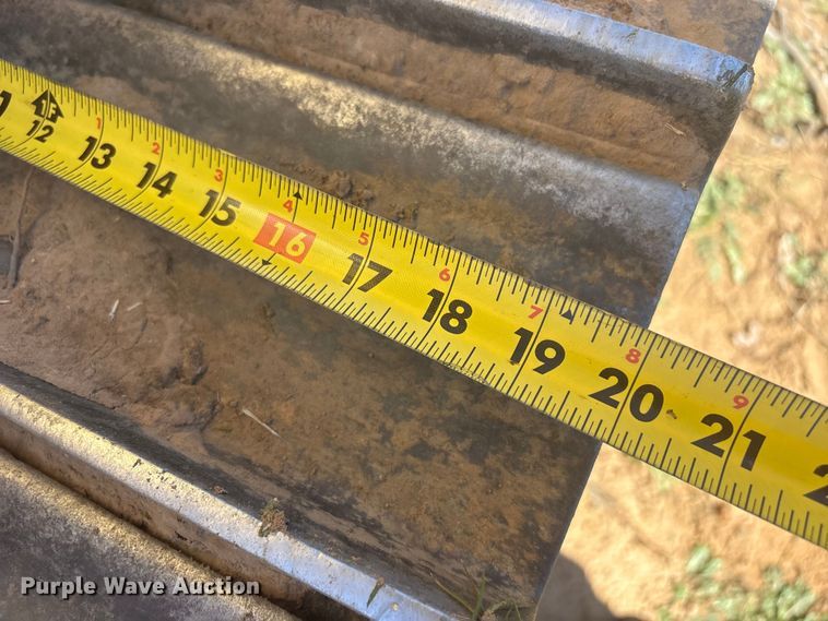 image for item EV2779 2000 New Holland DC80 dozer