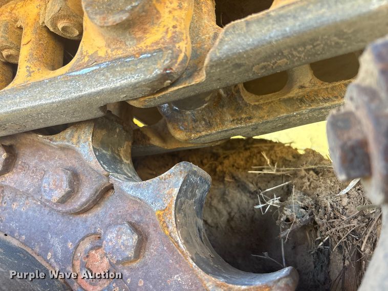 image for item EV2779 2000 New Holland DC80 dozer