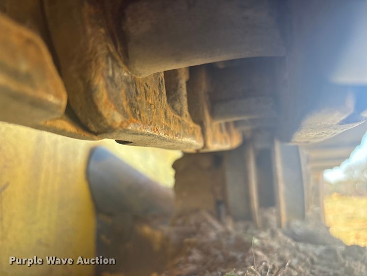 image for item EV2779 2000 New Holland DC80 dozer