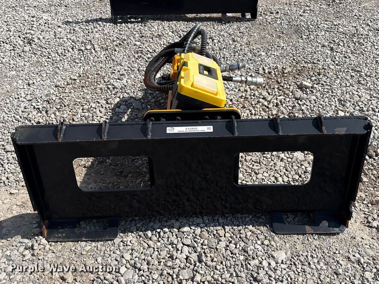 image for item EV2820 2024 GIYI 680 Skid Steer Breaker