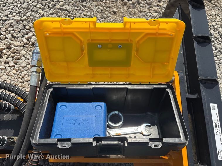 image for item EV2820 2024 GIYI 680 Skid Steer Breaker