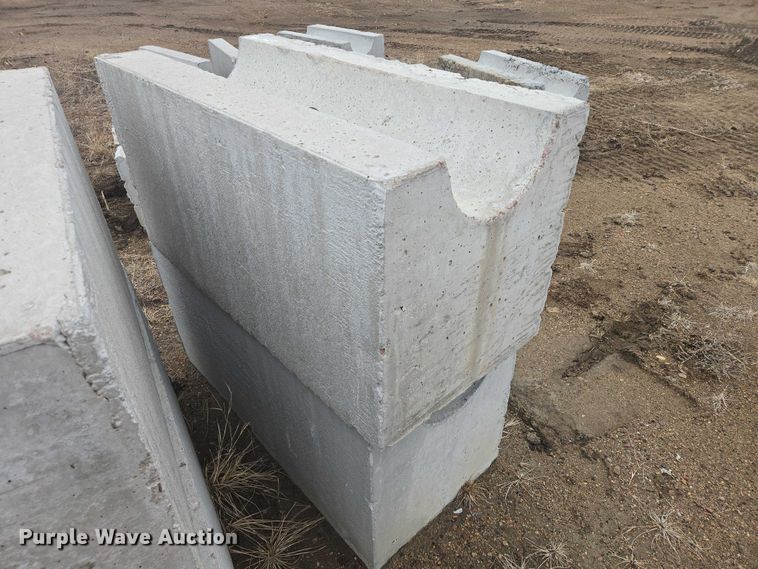 image for item EV5532 (25) concrete blocks