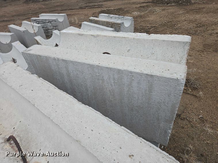image for item EV5532 (25) concrete blocks