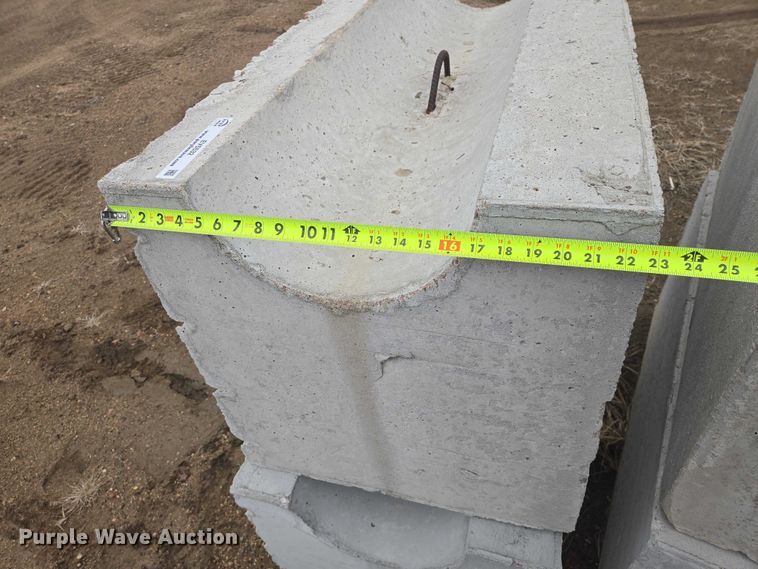 image for item EV5532 (25) concrete blocks