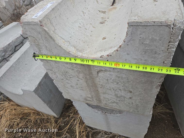 image for item EV5533 (25) concrete blocks
