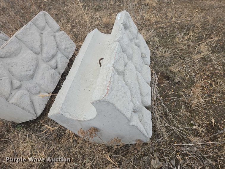 image for item EV5534 (19) concrete blocks