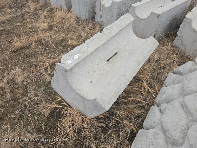 image for item EV5534 (19) concrete blocks