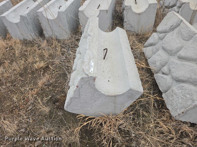 image for item EV5534 (19) concrete blocks