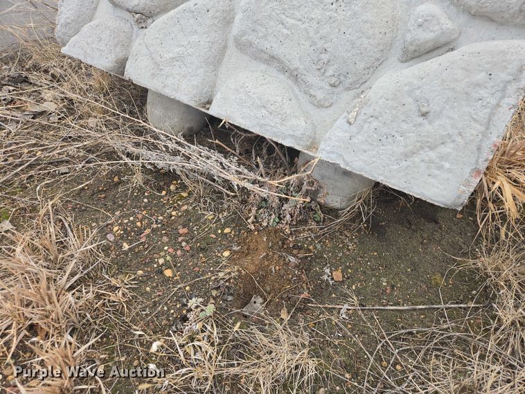 image for item EV5534 (19) concrete blocks