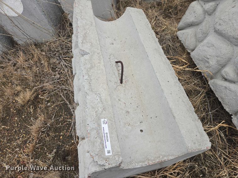 image for item EV5534 (19) concrete blocks