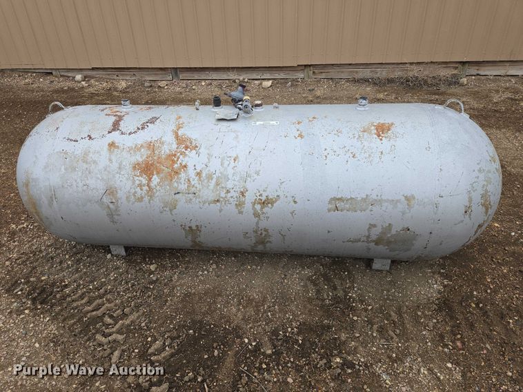 image for item EV5538 1982 American Welding & Tank Co propane tank