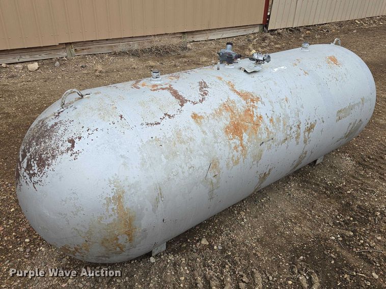 image for item EV5538 1982 American Welding & Tank Co propane tank