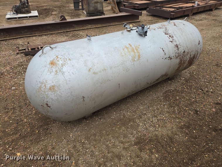 image for item EV5538 1982 American Welding & Tank Co propane tank