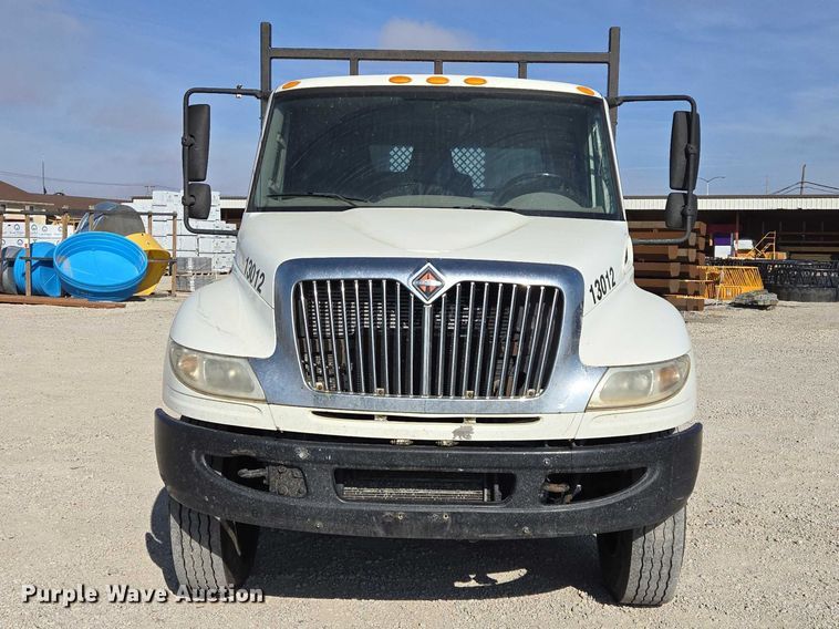 image for item EV5569 2011 International 4400 SBA flatbed truck