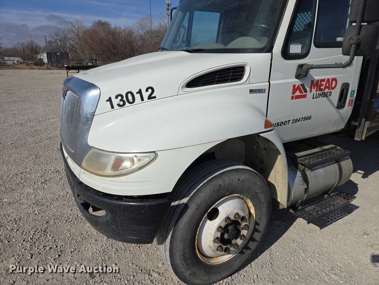 image for item EV5569 2011 International 4400 SBA flatbed truck