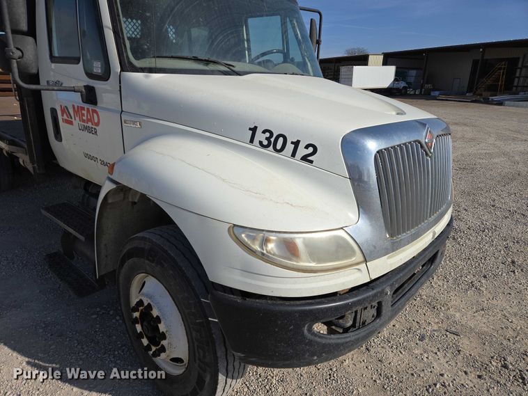 image for item EV5569 2011 International 4400 SBA flatbed truck