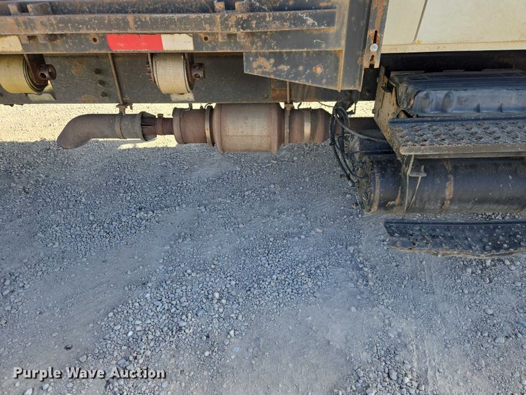 image for item EV5569 2011 International 4400 SBA flatbed truck