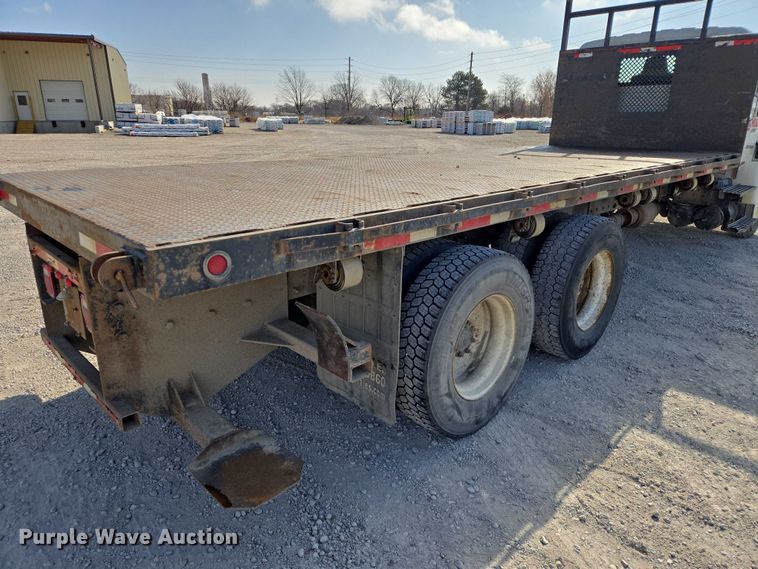image for item EV5569 2011 International 4400 SBA flatbed truck