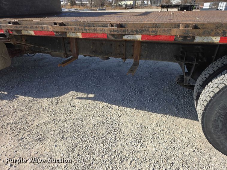 image for item EV5569 2011 International 4400 SBA flatbed truck