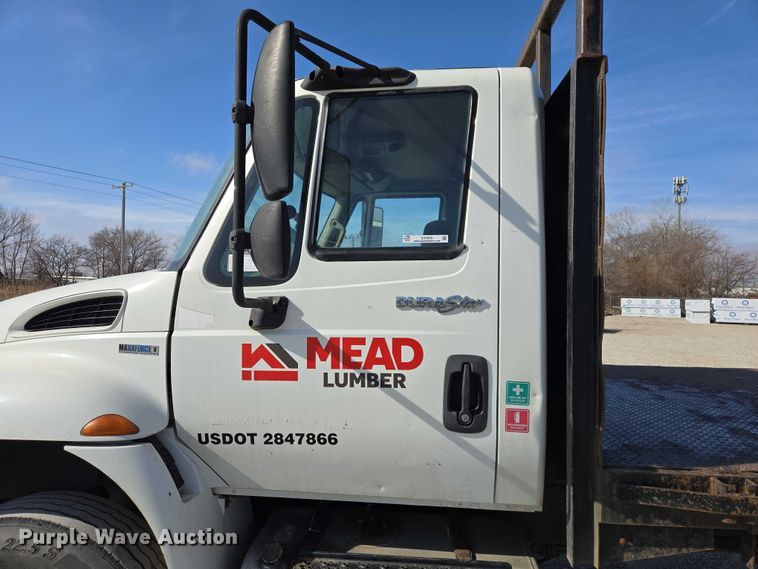 image for item EV5569 2011 International 4400 SBA flatbed truck