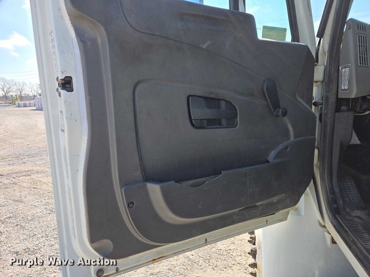 image for item EV5569 2011 International 4400 SBA flatbed truck