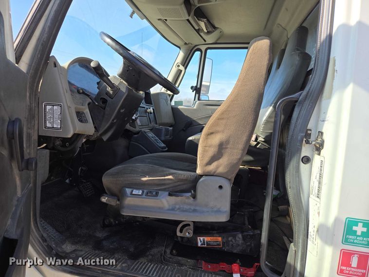 image for item EV5569 2011 International 4400 SBA flatbed truck