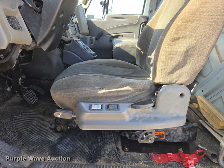 image for item EV5569 2011 International 4400 SBA flatbed truck