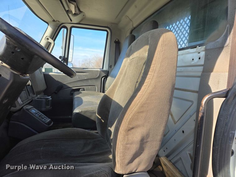 image for item EV5569 2011 International 4400 SBA flatbed truck