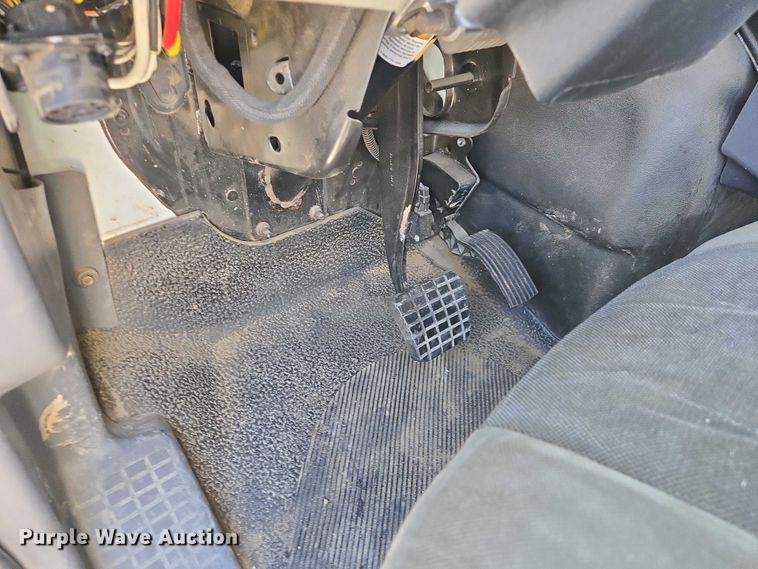 image for item EV5569 2011 International 4400 SBA flatbed truck