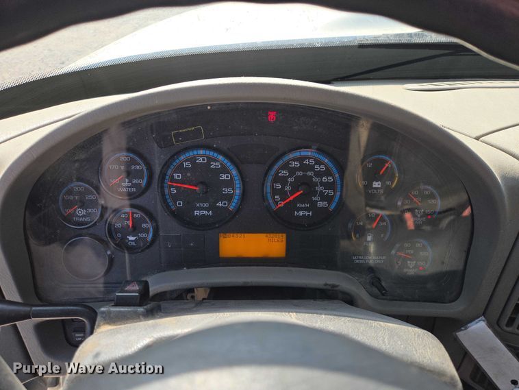 image for item EV5569 2011 International 4400 SBA flatbed truck