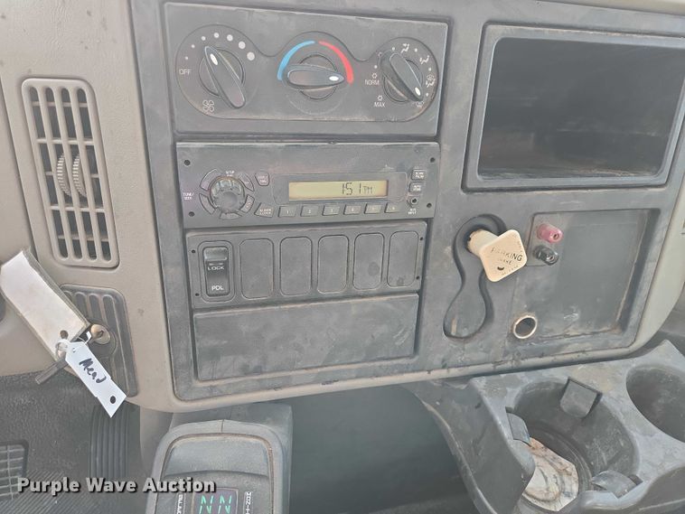 image for item EV5569 2011 International 4400 SBA flatbed truck