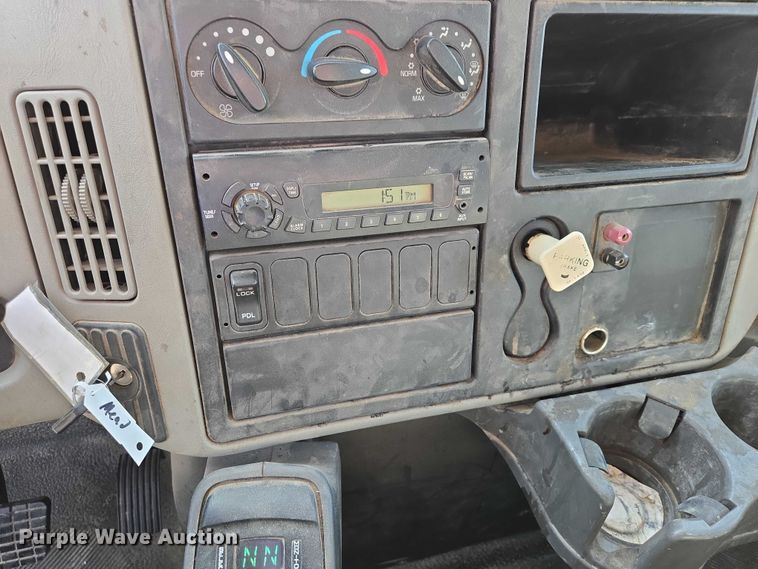 image for item EV5569 2011 International 4400 SBA flatbed truck