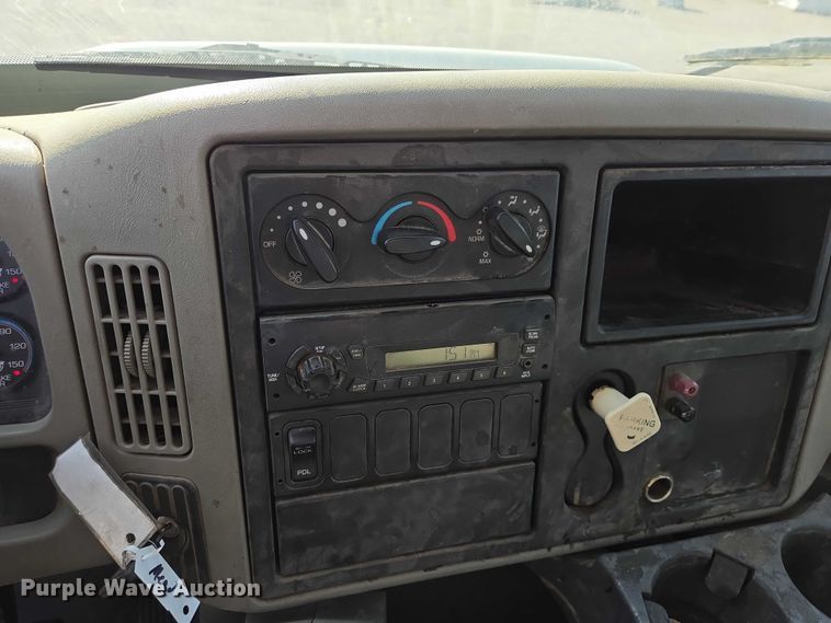 image for item EV5569 2011 International 4400 SBA flatbed truck