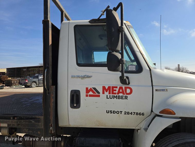 image for item EV5569 2011 International 4400 SBA flatbed truck