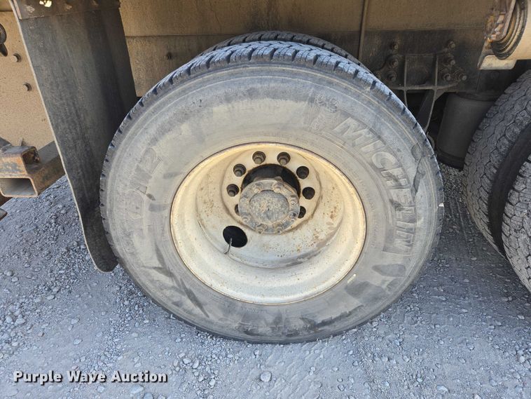 image for item EV5569 2011 International 4400 SBA flatbed truck