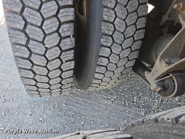 image for item EV5569 2011 International 4400 SBA flatbed truck