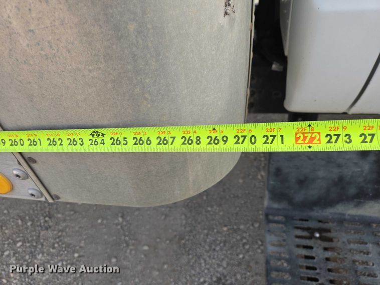 image for item EV5570 1998 Chevrolet C6500 box truck