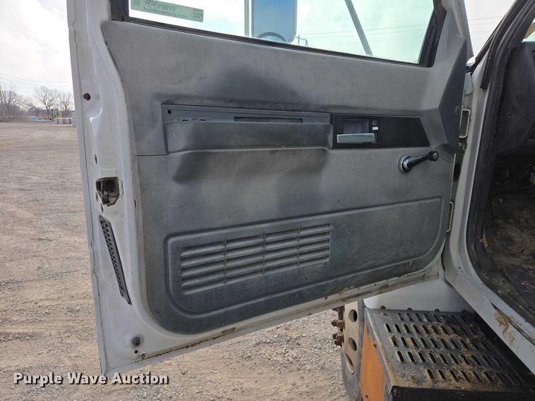 image for item EV5570 1998 Chevrolet C6500 box truck